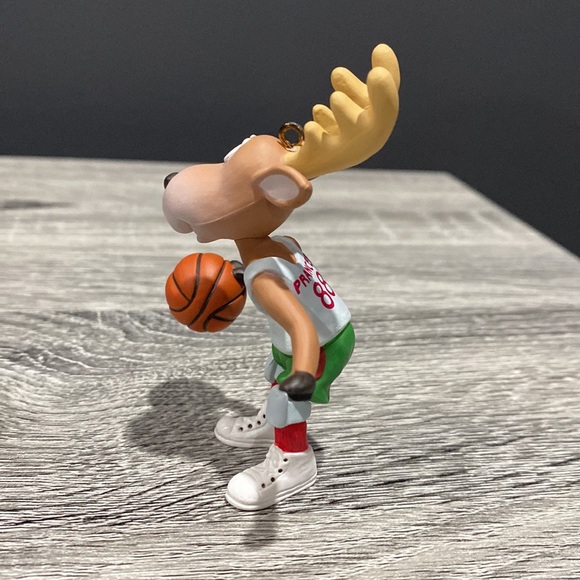 Hallmark | Reindeer Champs #3: Basketball (1988) - Keepsake Ornament - Picture 10 of 13